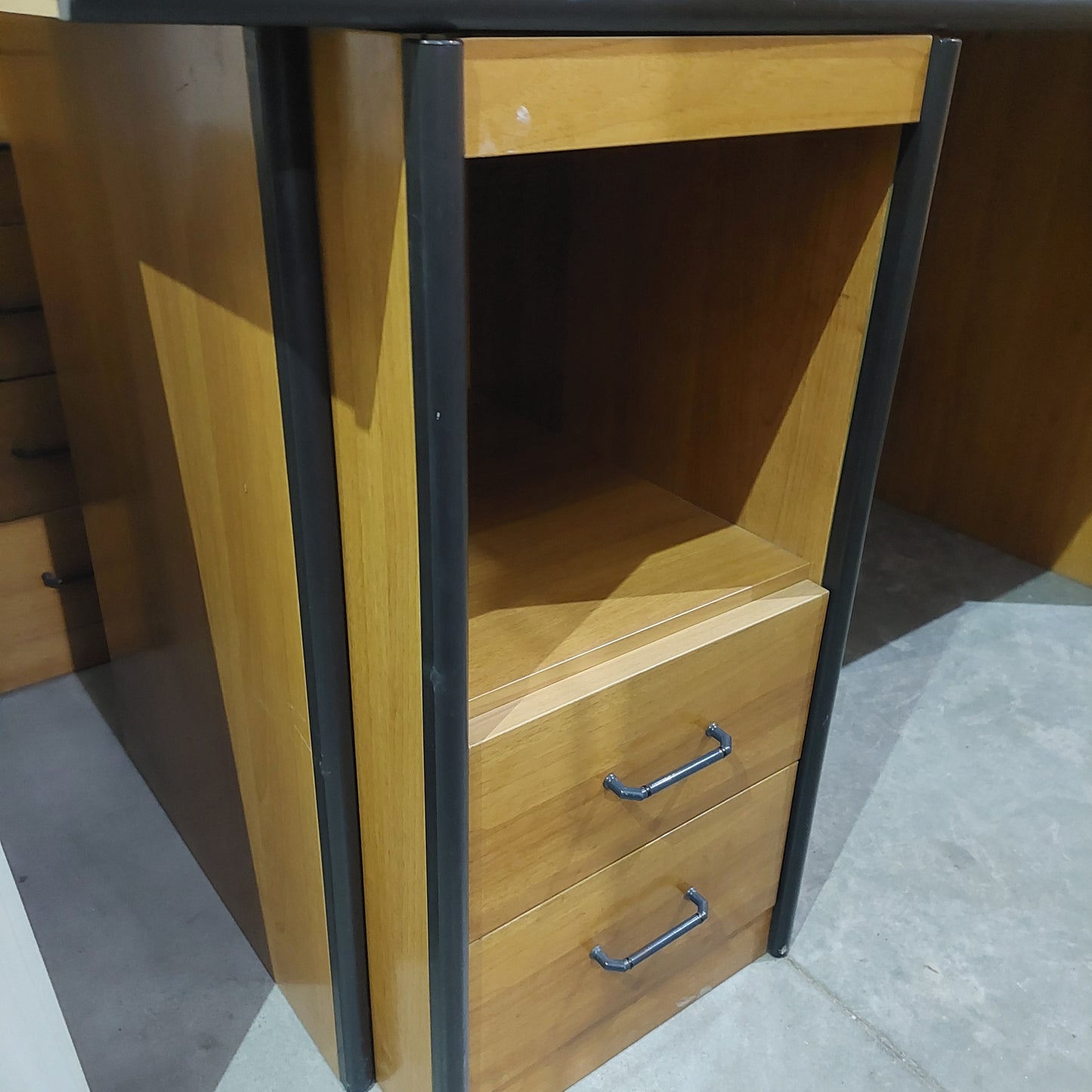 Scrivania Con Cassettiera 2/c Cm150x73x79h