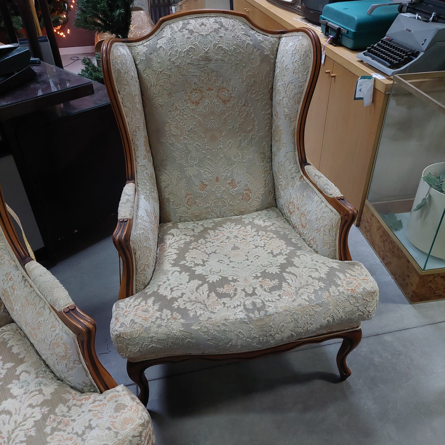 Poltrona Bergere Noce Tessuto Damascato Beige
