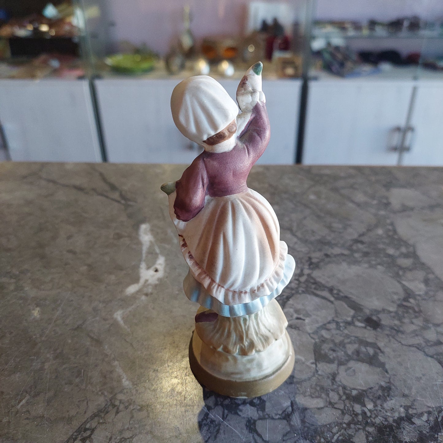 Statuina Fanciulla Con Uva Porcellana St. Capodimonte
