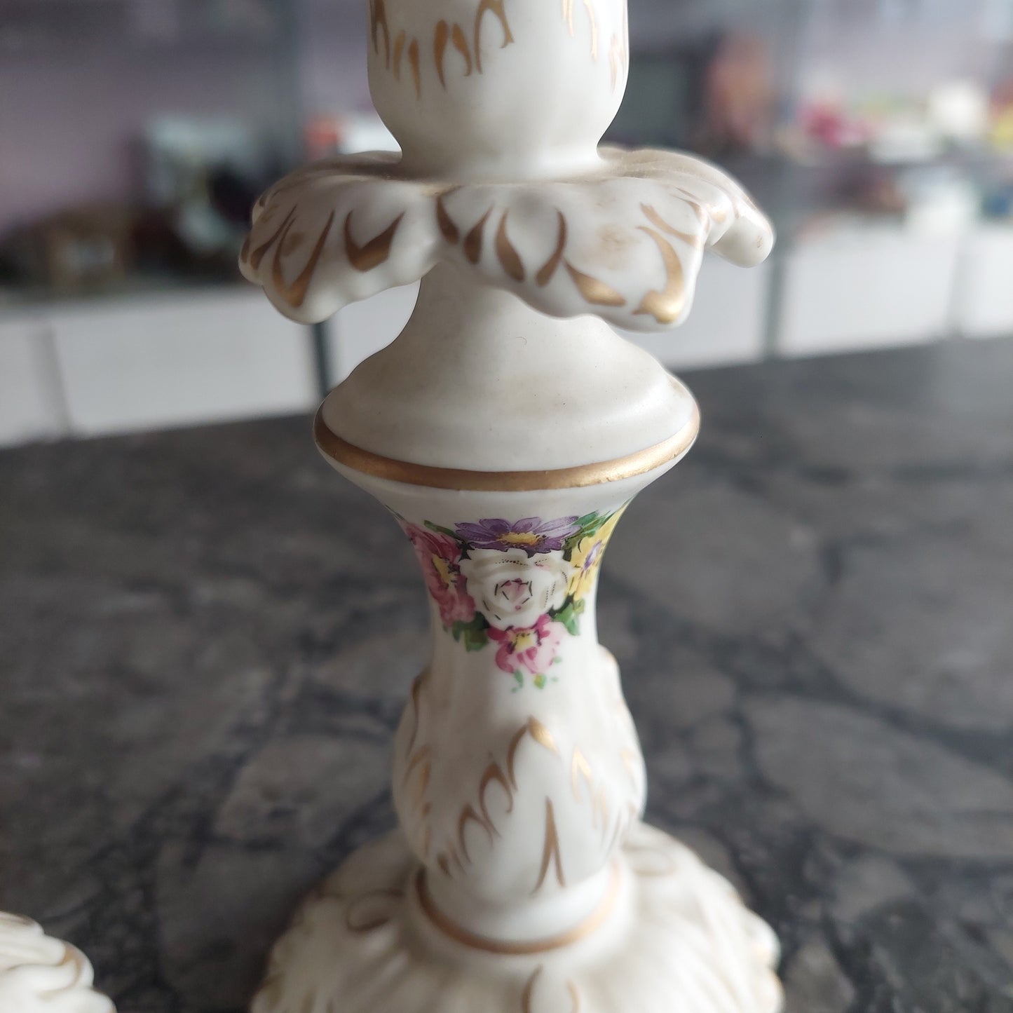 Coppia Candelabri Porcellana 3bo Decoro Fiori E Oro