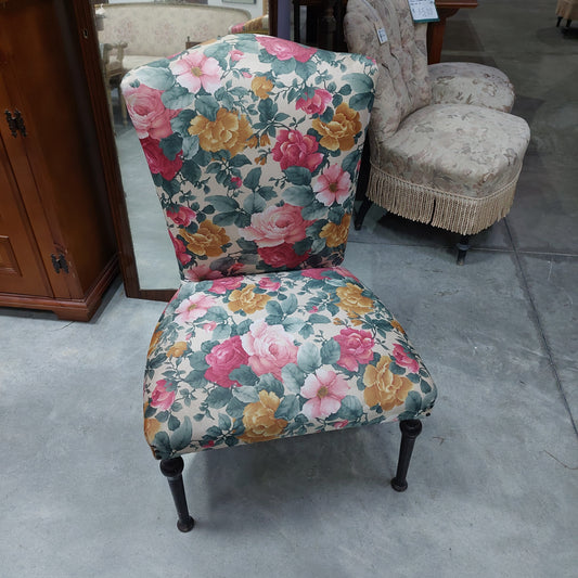 Poltroncina Da Camera Tessuto A Fiori