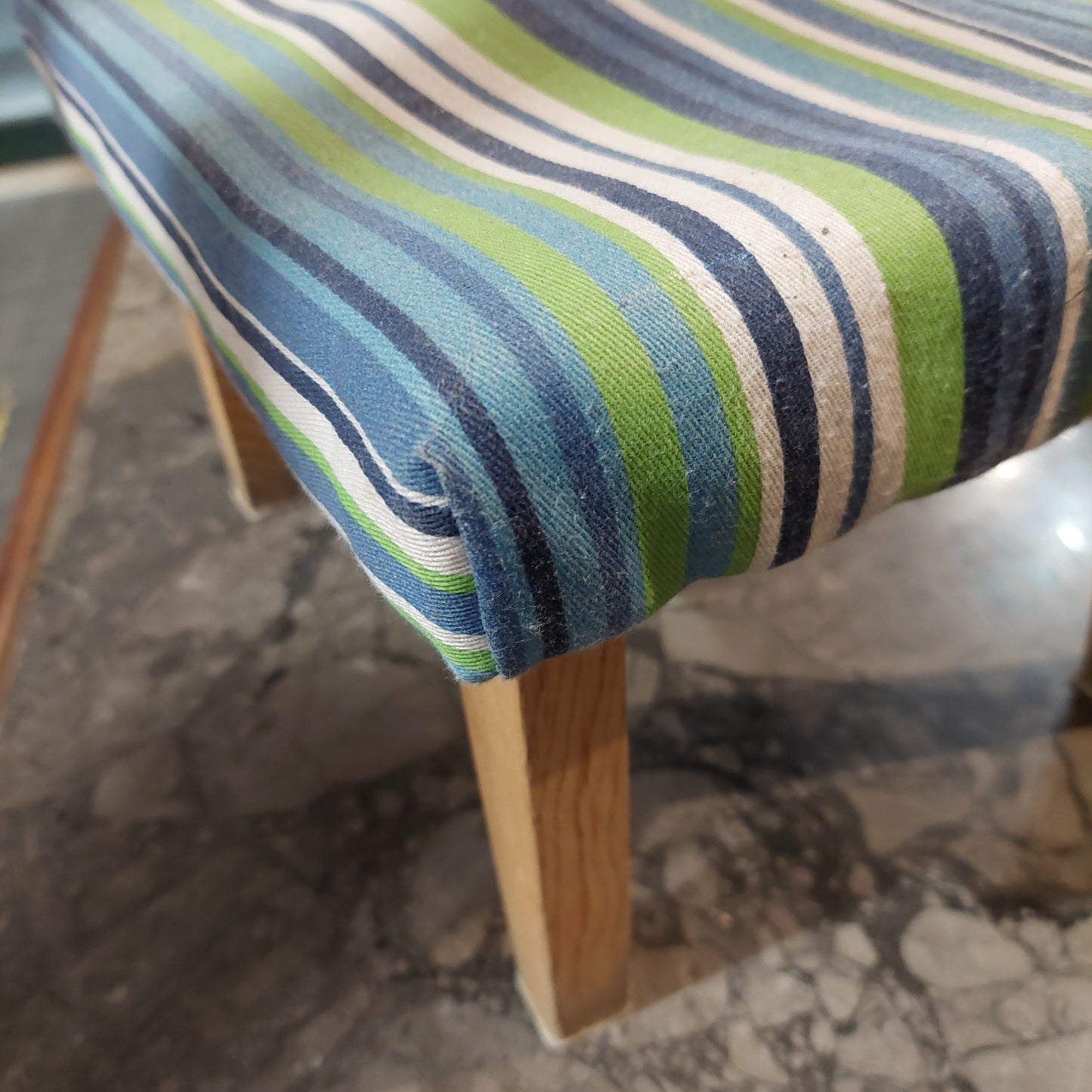 Sgabellino Pouf Legno/tessuto Cm31x26x21h