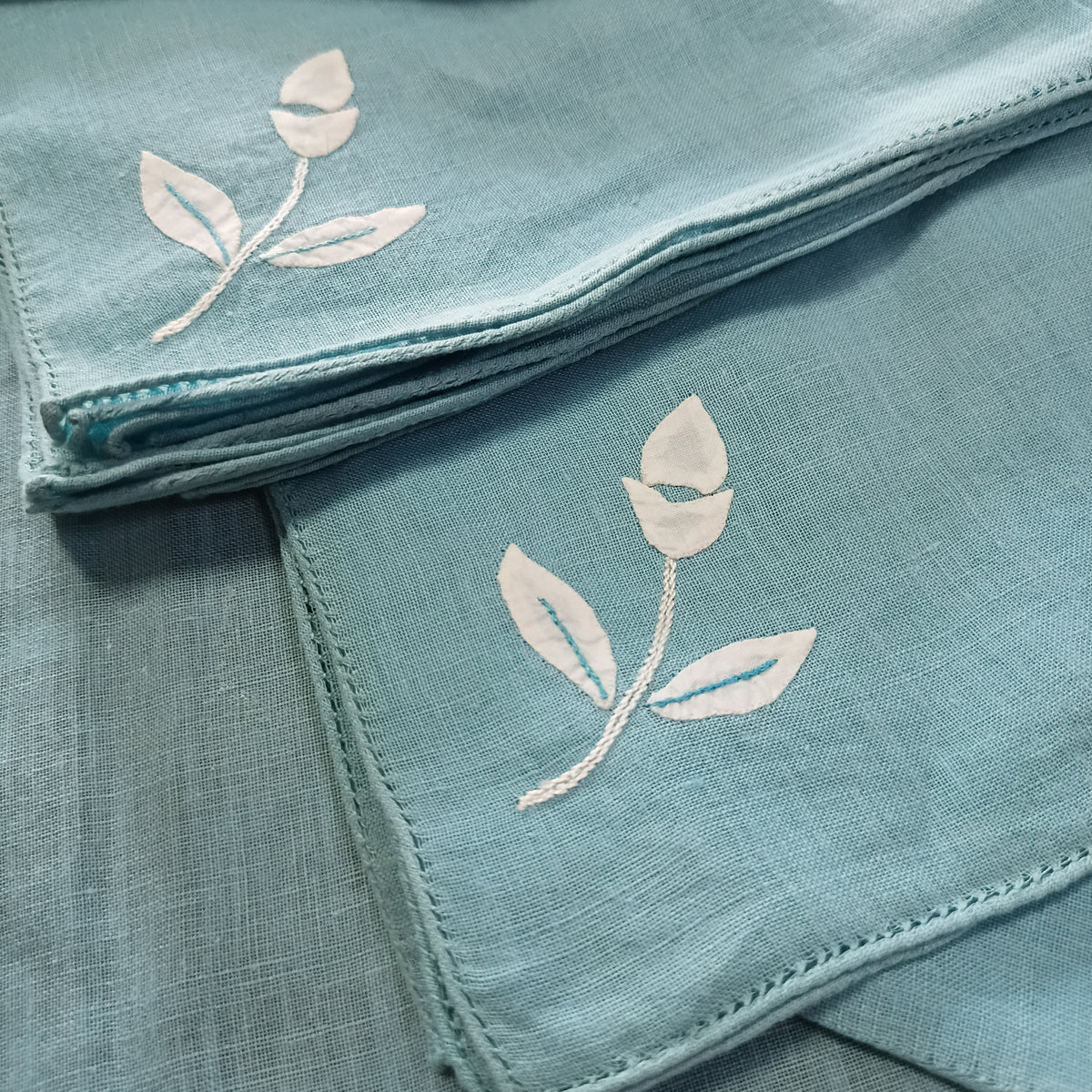 Tovaglia Tonda Lino Azzurra Ricamata D174 Cm + 8 Tovaglioli