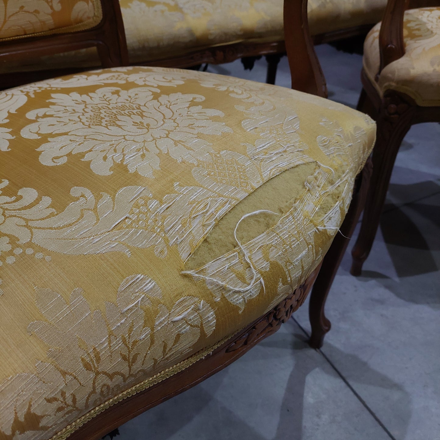 Set* Divanetto + Coppia Poltroncine Legno Imb. Oro