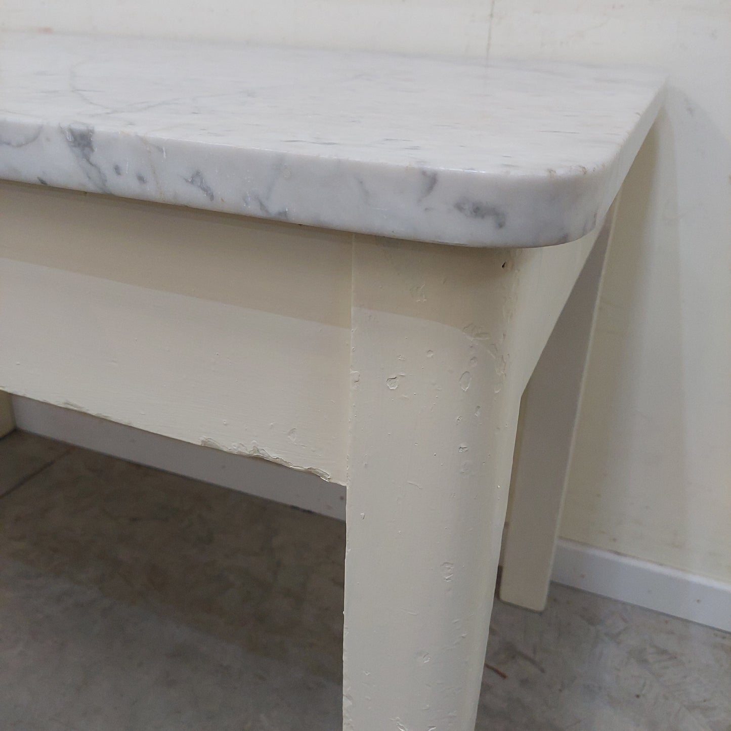 Tavolo Con Marmo Antico Legno Bianco 128x73x81h