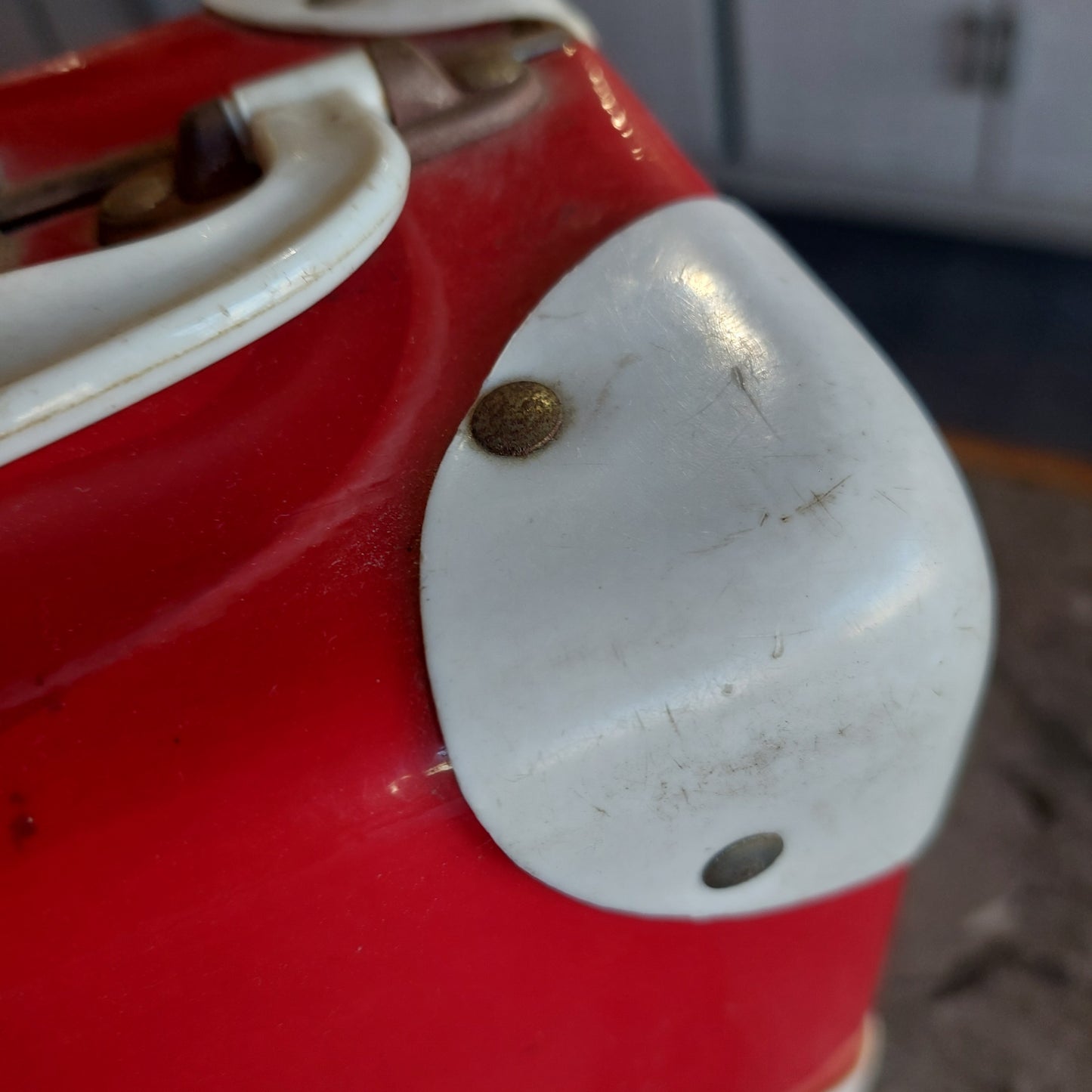 Valigetta Di Cartone A Cubo Rossa E Bianca Vintage