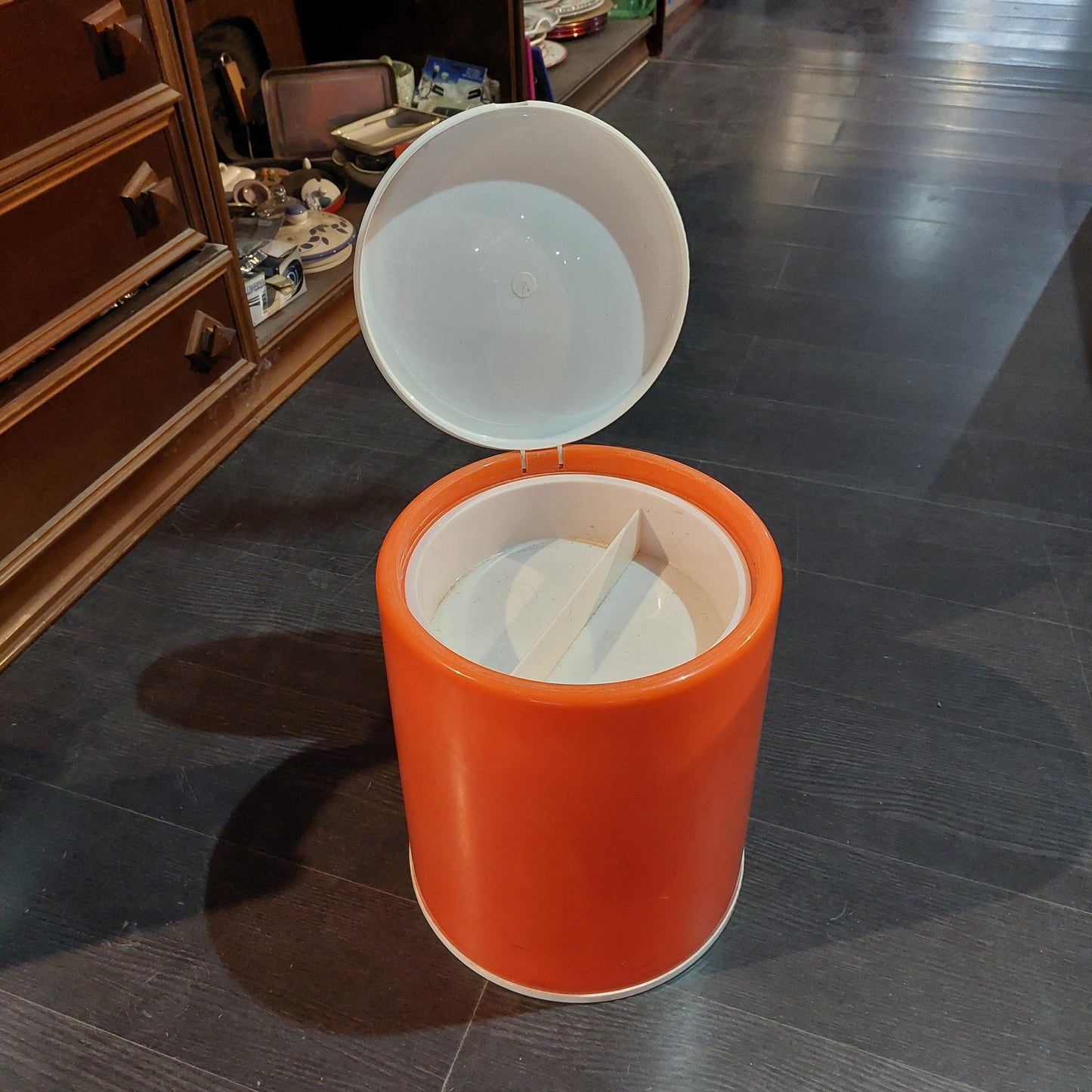 Sgabello Contenitore Vintage Arancio E Bianco