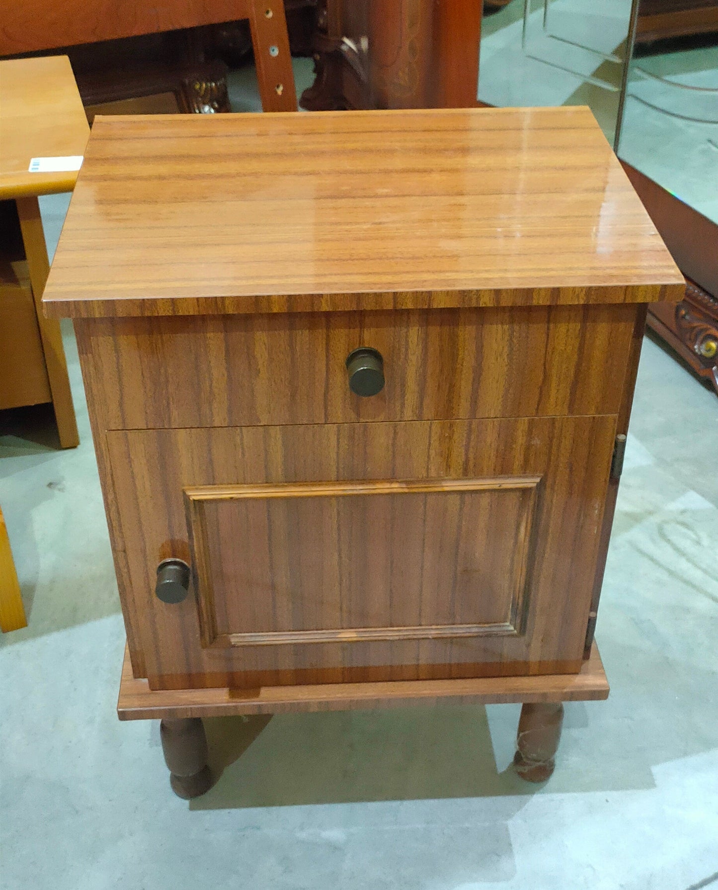 Comodino Formica 1/c 1/a Cm43x32x58h