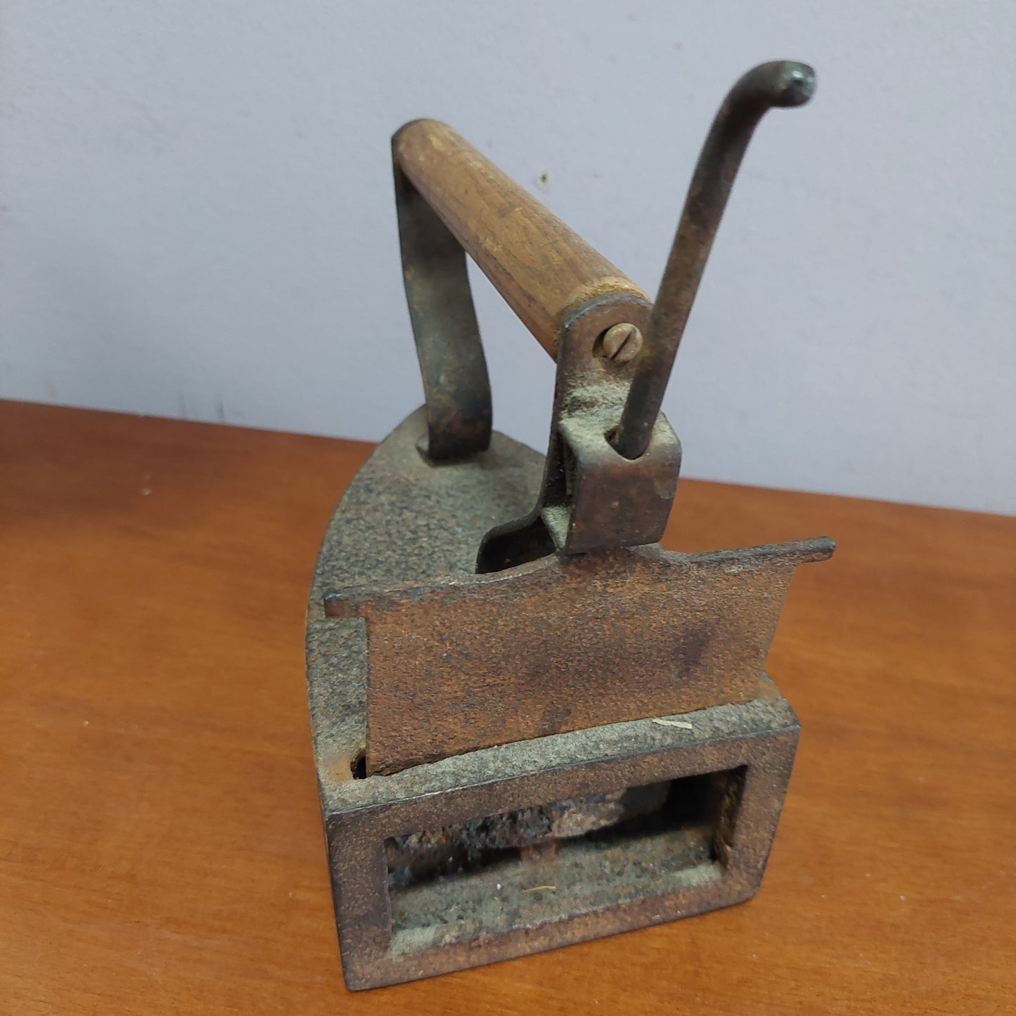 Ferro Da Stiro Antico A Carbone