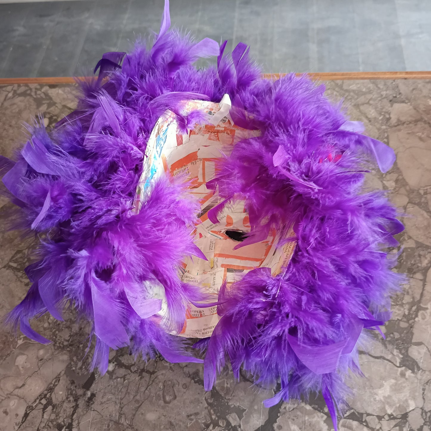 Maschera Cartapesta Con Piume