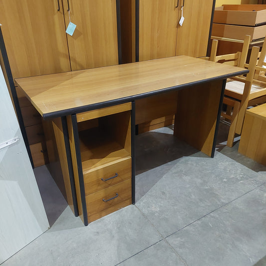 Scrivania Con Cassettiera 2/c Cm150x73x79h
