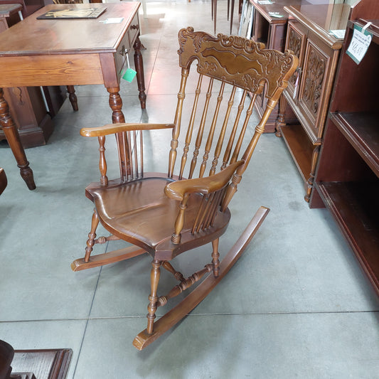 Sedia A Dondolo In Legno
