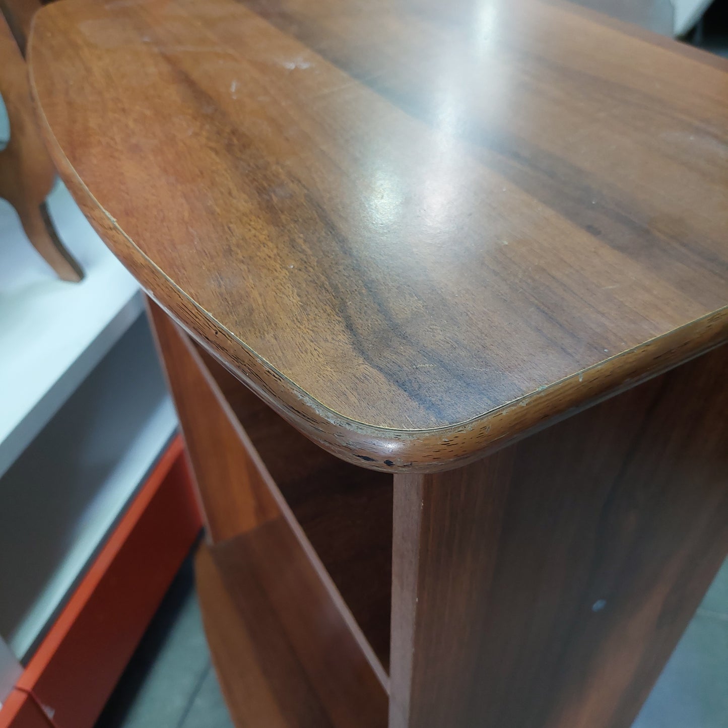 Carrellino Porta Tv Noce Con Ruote Cm53x39x77h