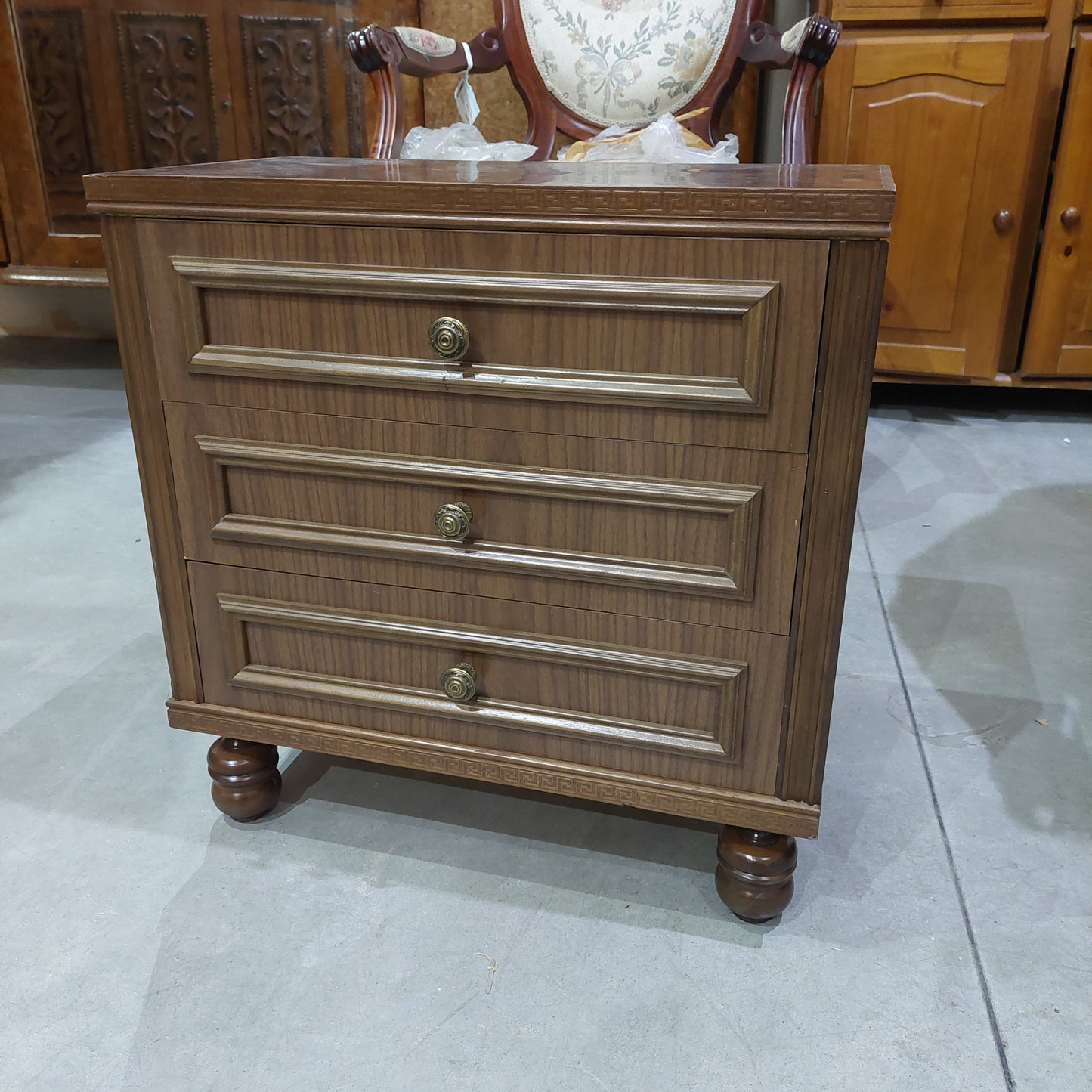 Comodino Legno Noce 3 Cassetti Cm53,5x28x56h