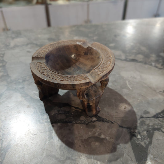 Posacenere Legno Intagliato Tre Piedi Teste Di Toro