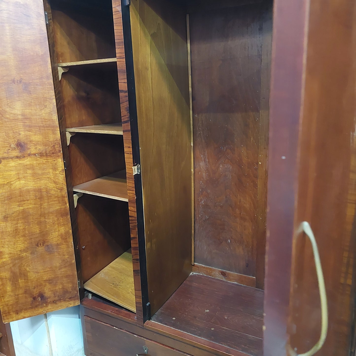 Armadio* Legno St. Decò 3/a 2/c Cm 161x51x192h