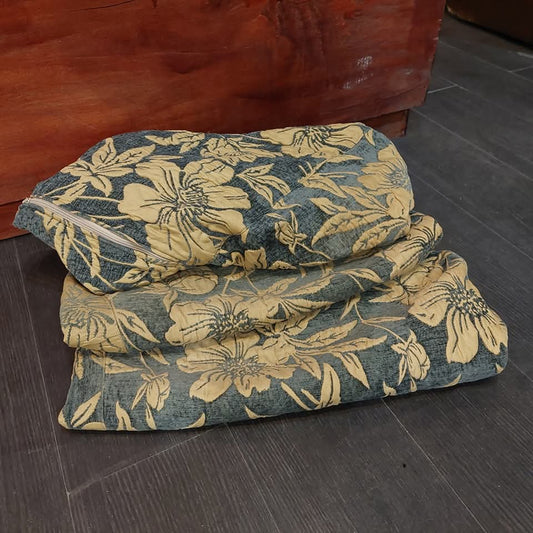 Set/copripoltrona + 2 Copricuscini Damascato Fiori