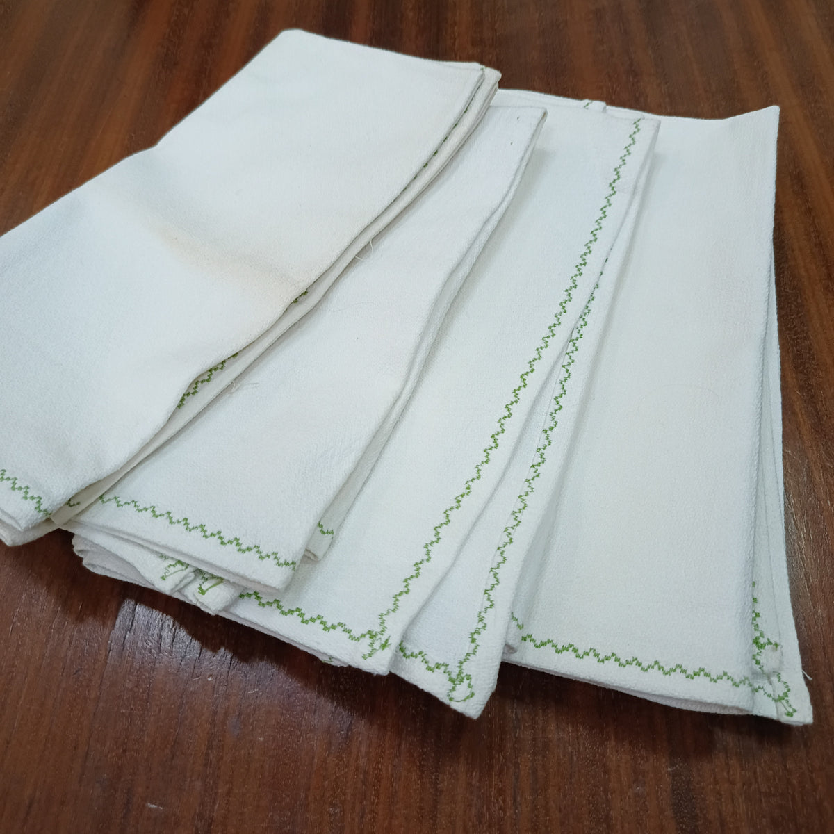 Set/4 Tovagliette Colazione Bianche Ricamo Verde Cm52x52