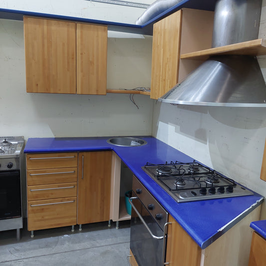 Cucina Angolare Legno / Top Pietra Lavica Blu