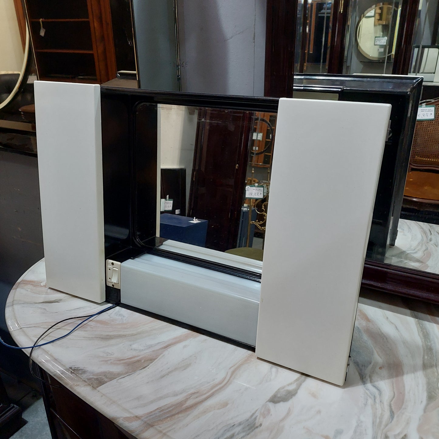 Mobiletto Specchio Bagno Bianco E Nero