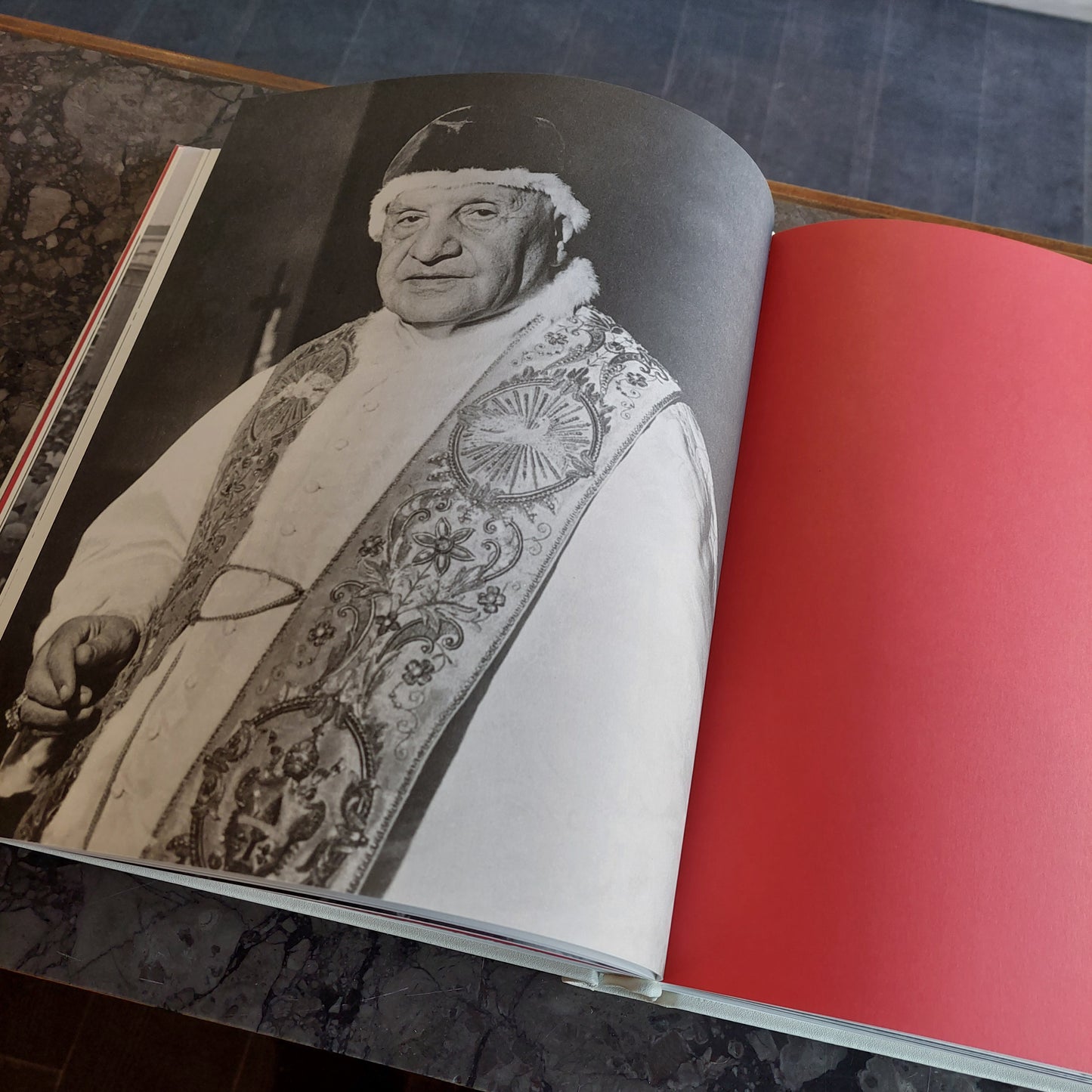 L/giovanni Xxiii Ed.editalia Bassorilievo Arg
