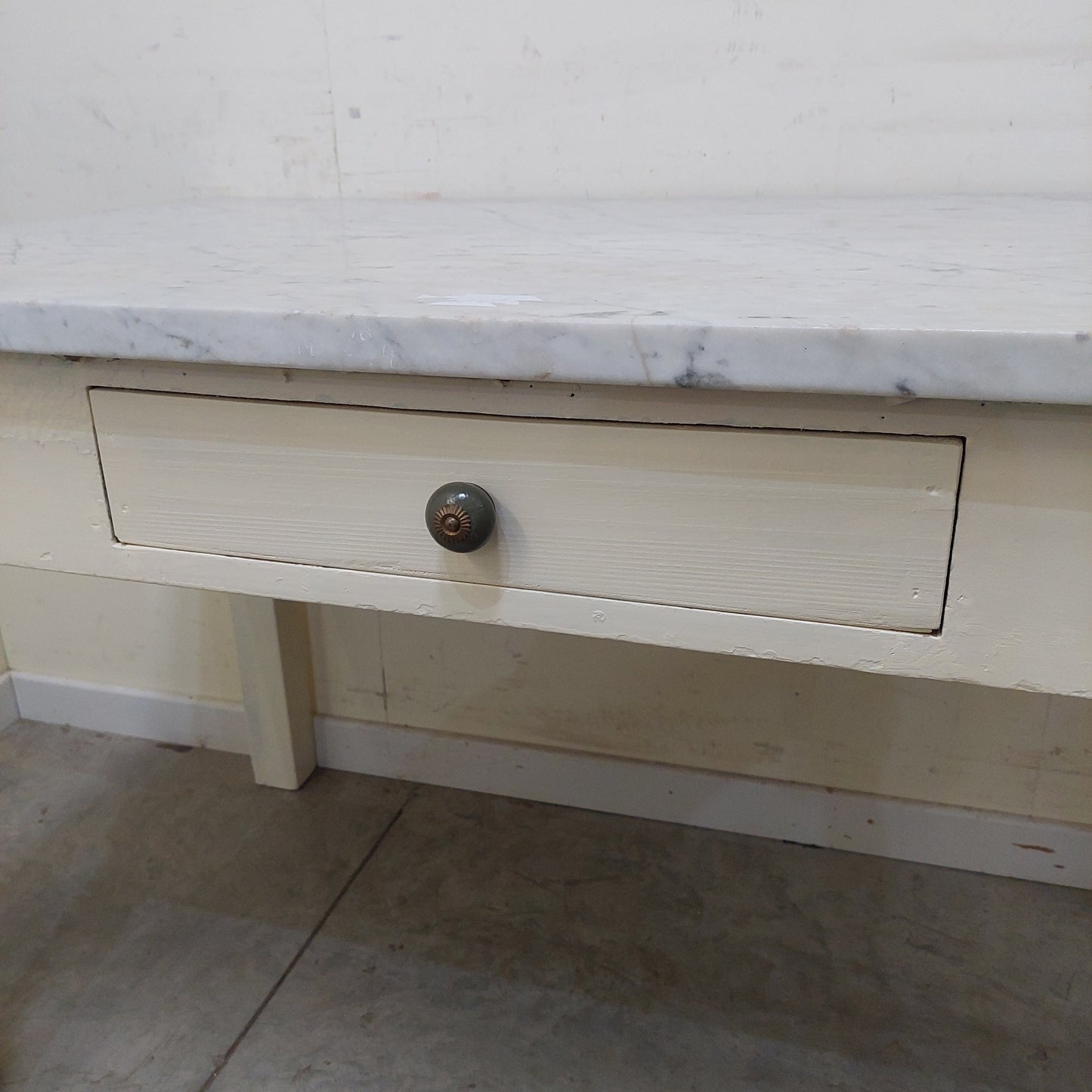Tavolo Con Marmo Antico Legno Bianco 128x73x81h