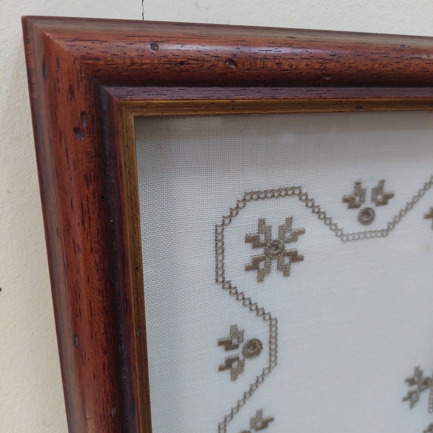 Quadro Centrino Ricamato Cornice Legno Cm43,5x33,5