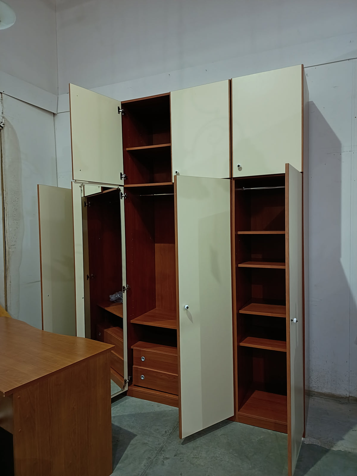 Armadio Ciliegio Panna 8 Ante Cm202x60x260h