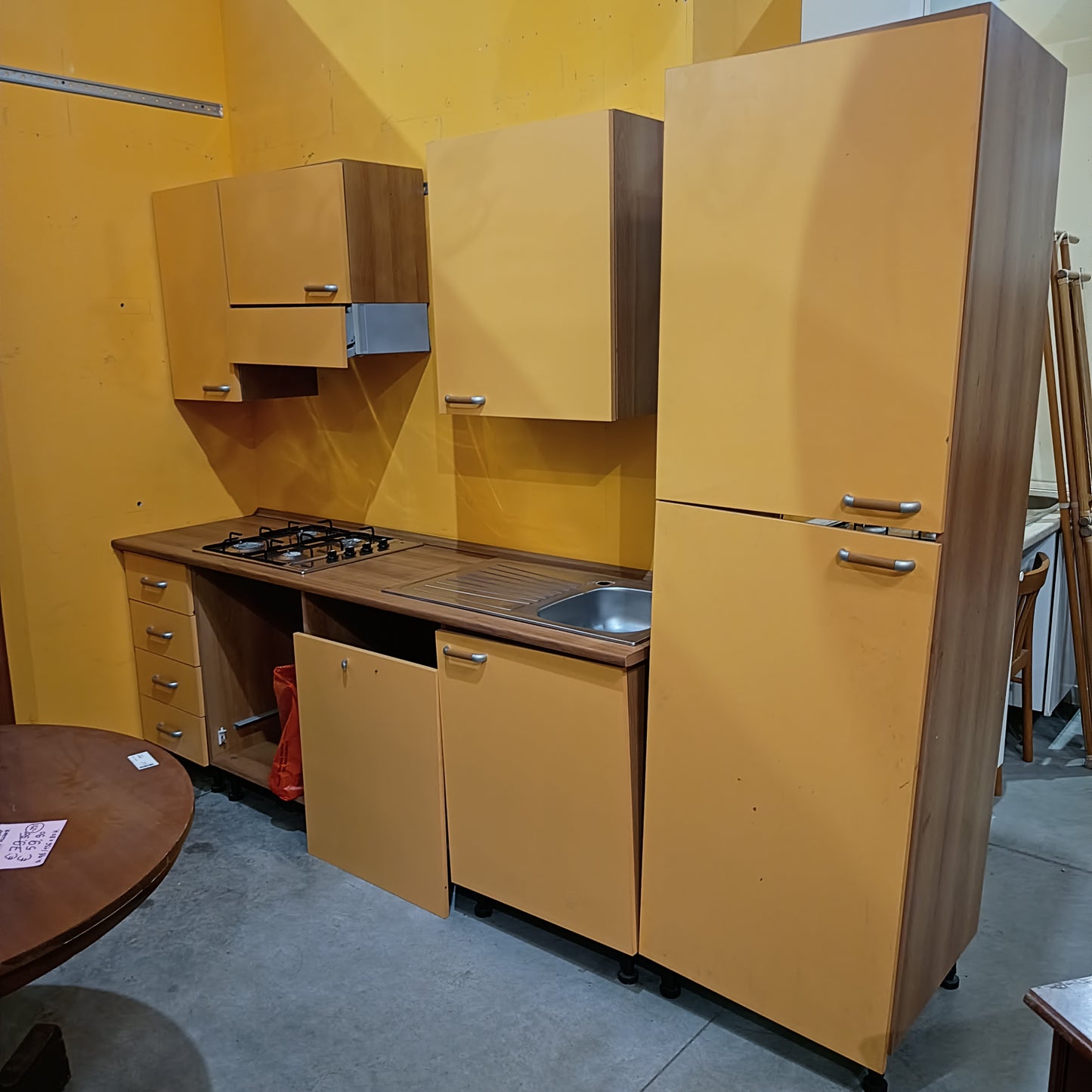 Cucina Lineare Arancio Cm221+60 Colonna