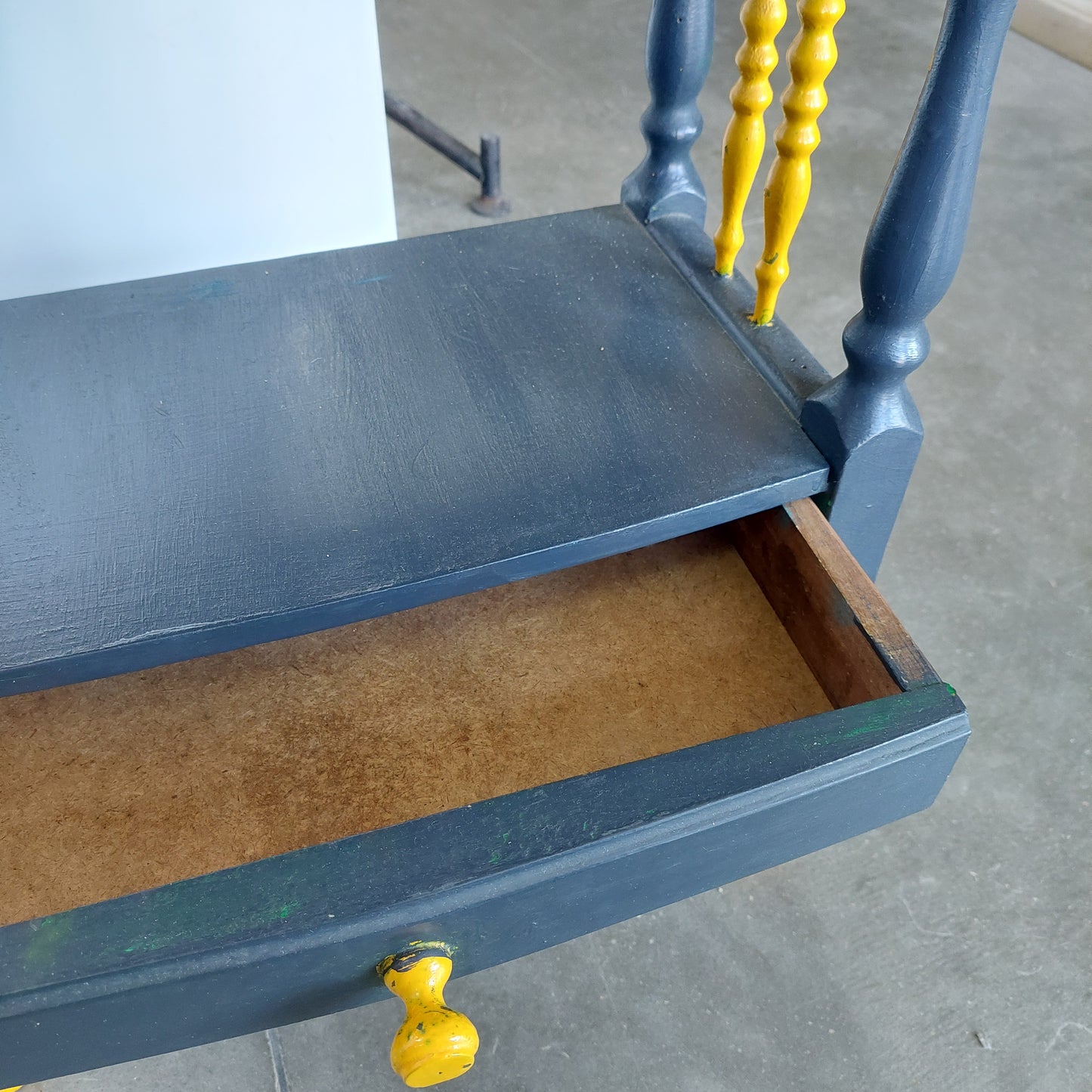 Tavolino Nero / Giallo 1/c Cm49x27x58h