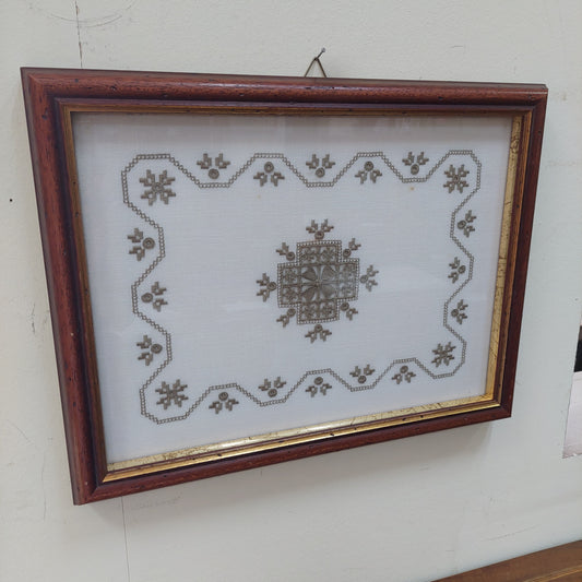 Quadro Centrino Ricamato Cornice Legno Cm43,5x33,5