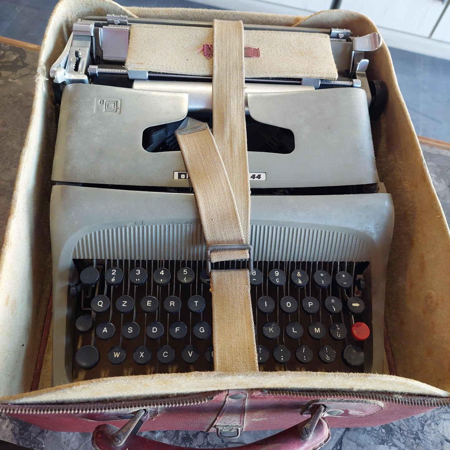 Macchina Da Scrivere Olivetti Studio 44 C/valigetta