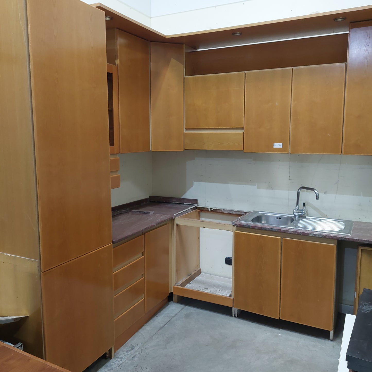 Cucina Angolare Legno Con Top In Granito