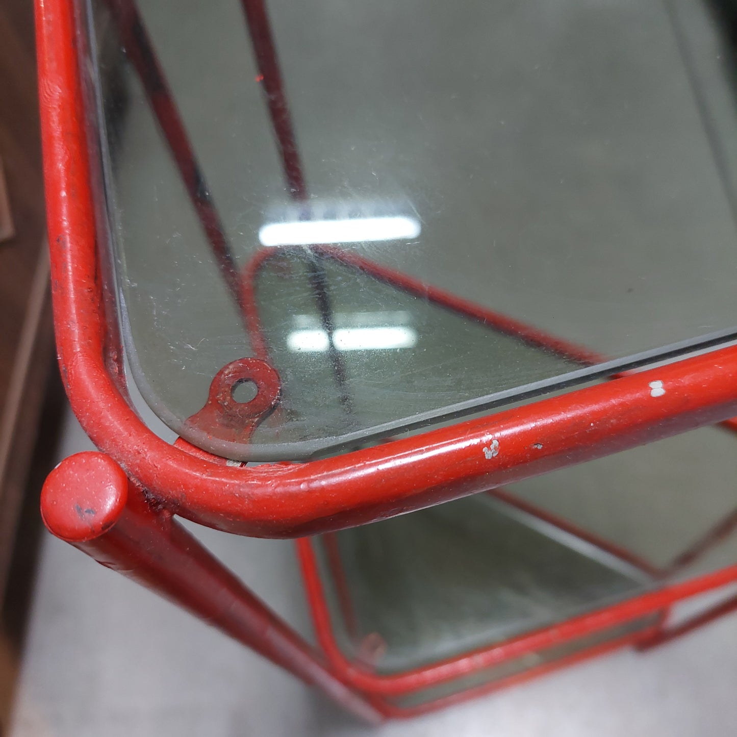 Angoliera* Ferro Rosso 3 Ripiani Vetro Fumè Cm48x30x90h