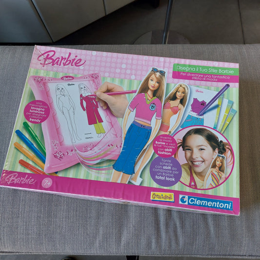Gioco In Scatola Disegna Il Tuo Stile Barbie Clementoni