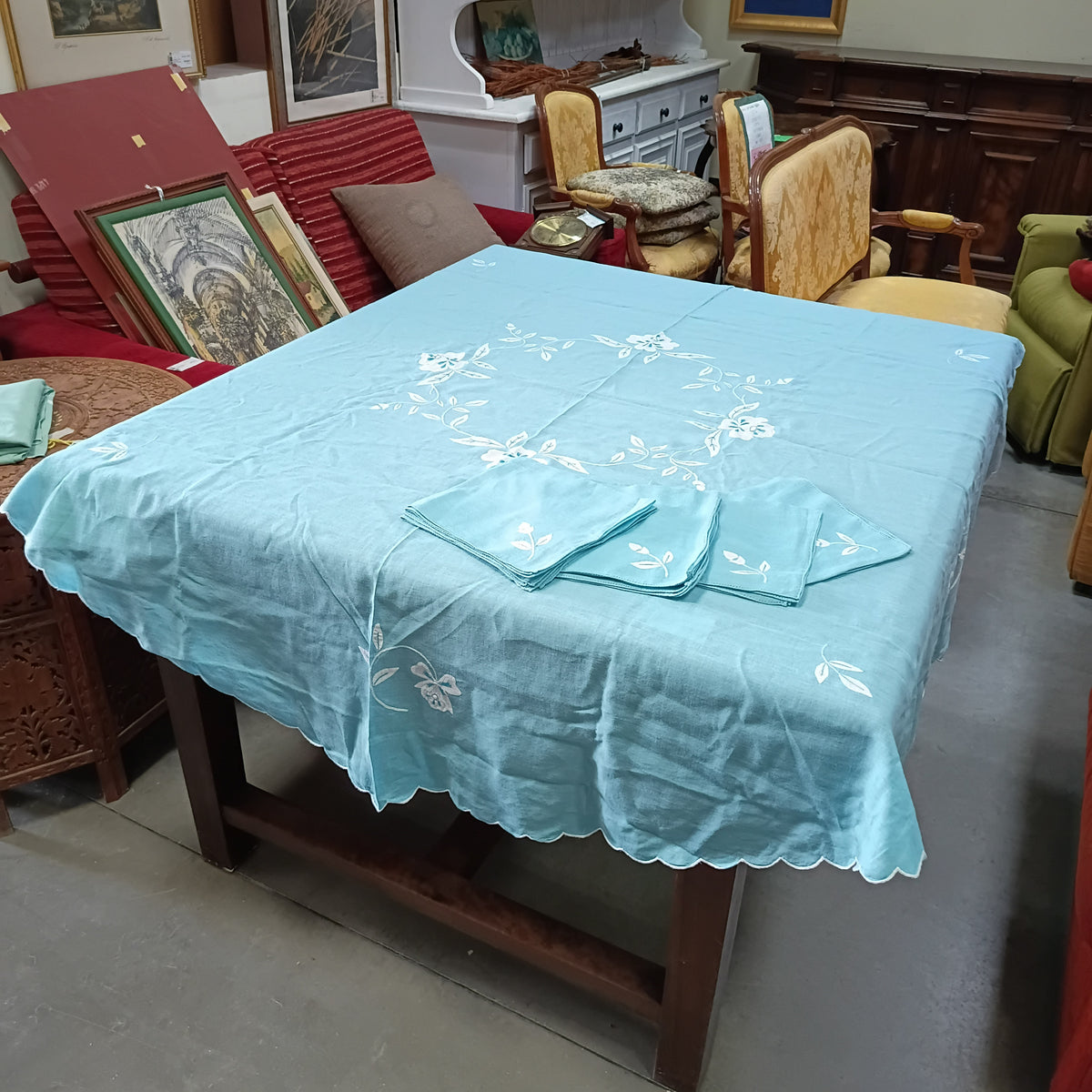 Tovaglia Tonda Lino Azzurra Ricamata D174 Cm + 8 Tovaglioli