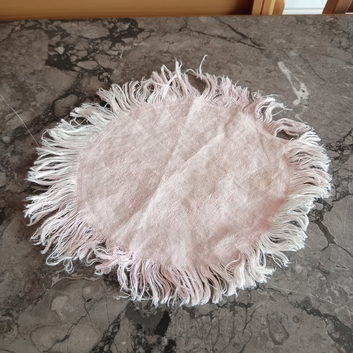 Centrino Rosa C/frange D.20cm