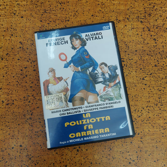 La Poliziotta Fa Carriera