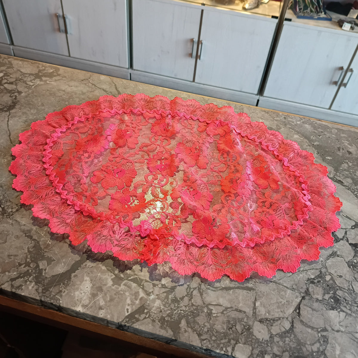 Centrino Ellissi Merletto Rosso Cm36x48